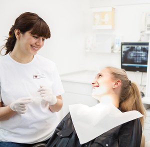 Få rettet tænder med en usynlig skinne hos Østerbro tandlægerne
